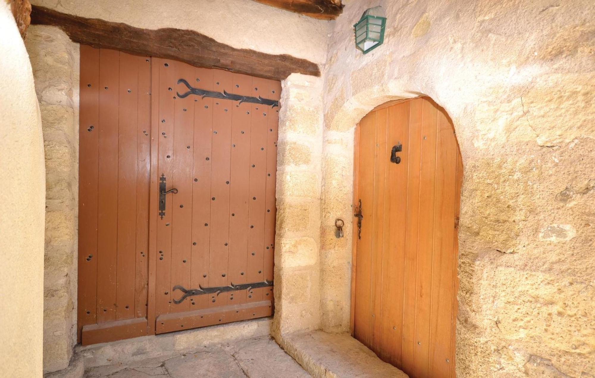 Stunning Home In Viens With House A Mountain View المظهر الخارجي الصورة